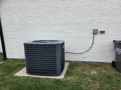 New central air conditioning condenser installed by 2L Air outside a North Texas home