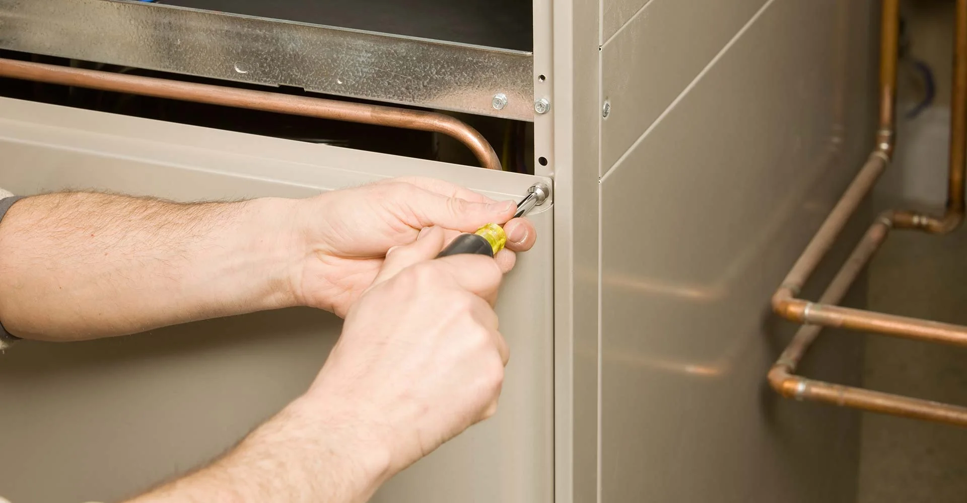 2L technician running electrical diagnostics on an HVAC system in North Texas
